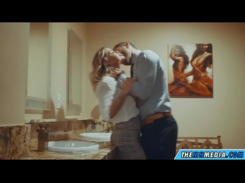❤️ जब एक बस्टी ब्लोंड आपको पब्लिक टॉयलेट में बहकाती है सुपर सेक्स hi.sexvideogif.ru पर  ️❤